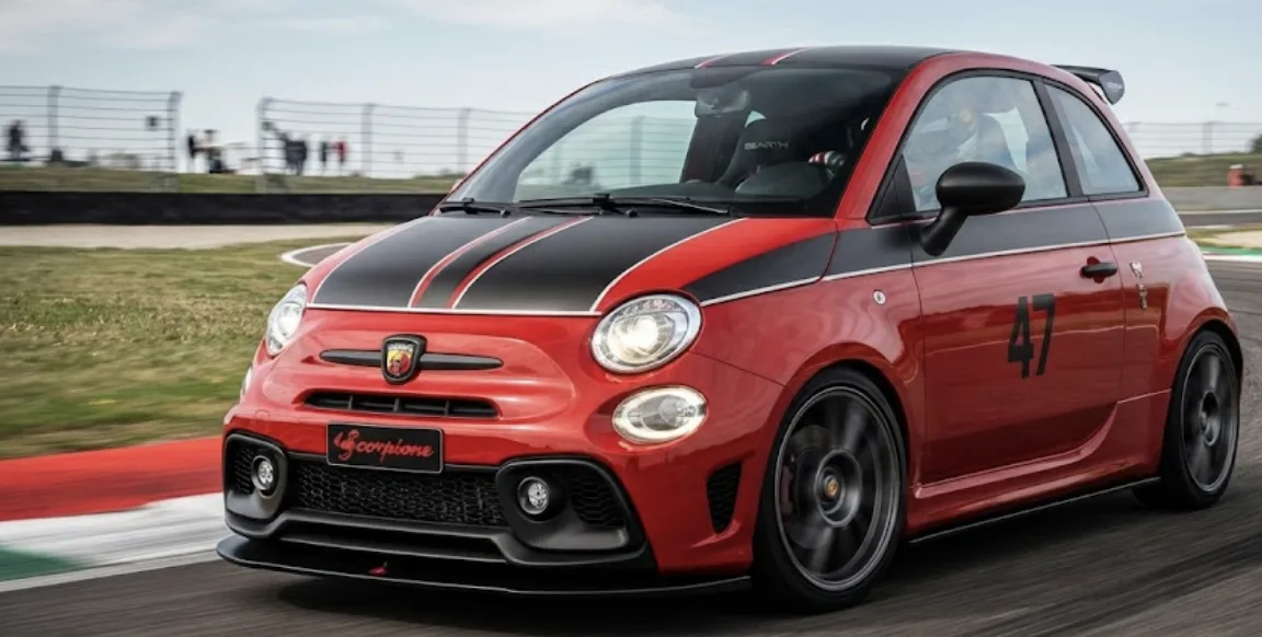 Fiat 500 Abarth 695 Biposto vue de trois quarts avant